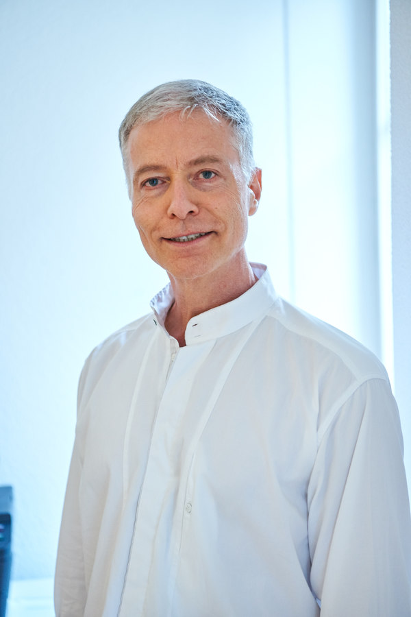 Dr. med. Andres J. Klaeger